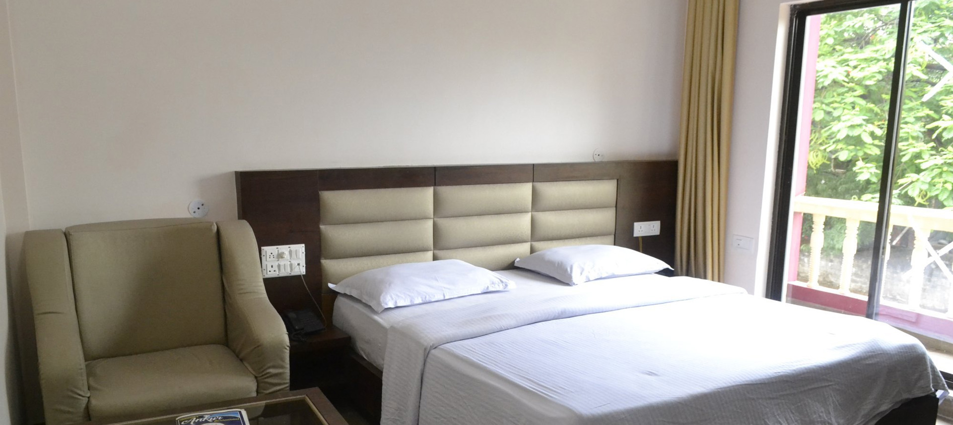 Super single bed ,Locking Cabinet